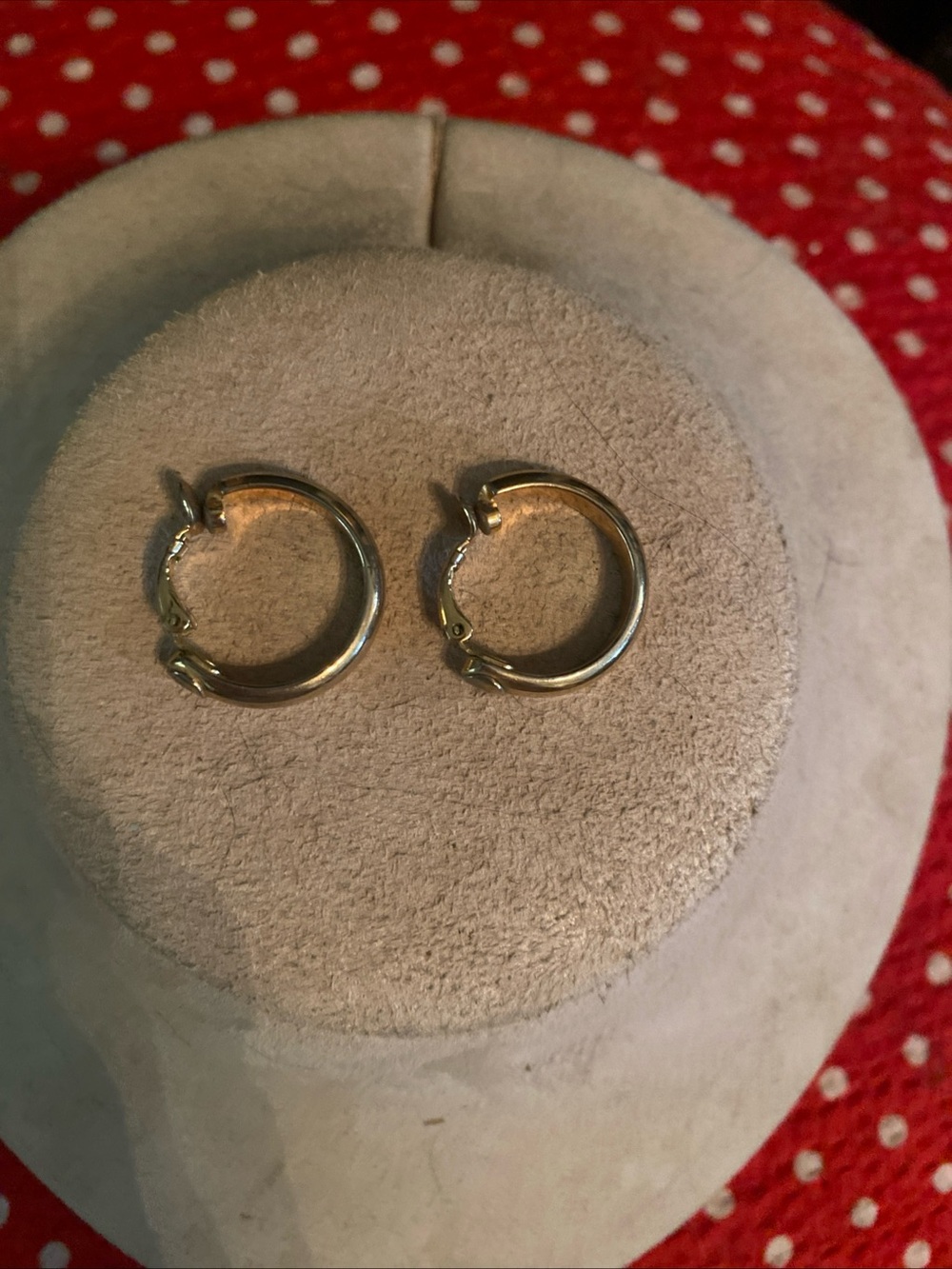 Vintage Sarah Coventry Small Polished Gold Tone Hoop Clip On Earrings